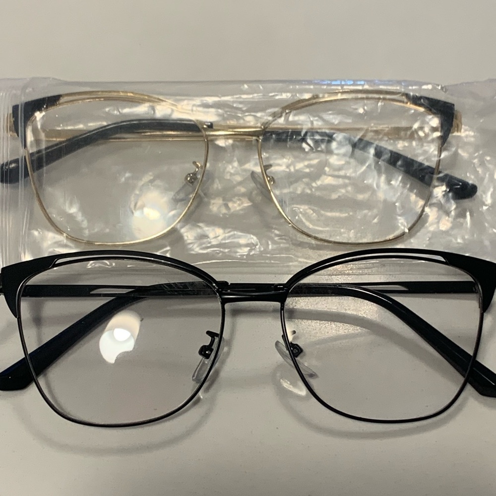 2 Anti-blue lens .Color-changing lenses 
Two Lightweight Metal Frame Glasses